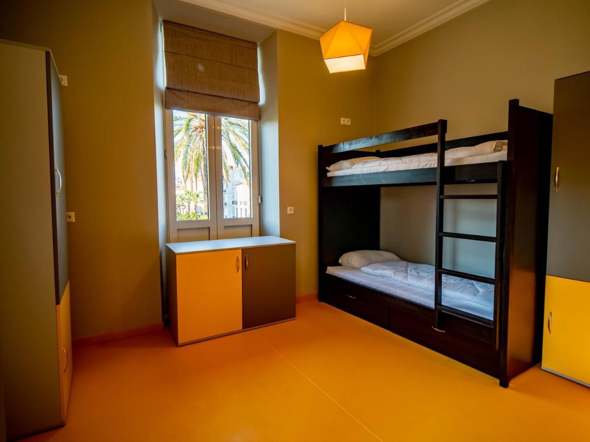 Banana'S Camp Hostel Cannes Exterior photo