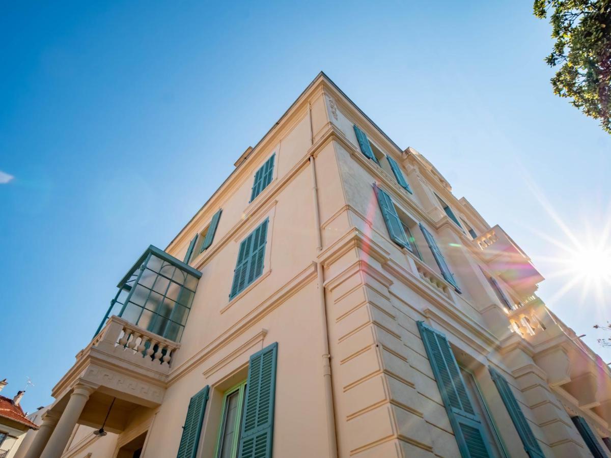 Banana'S Camp Hostel Cannes Exterior photo