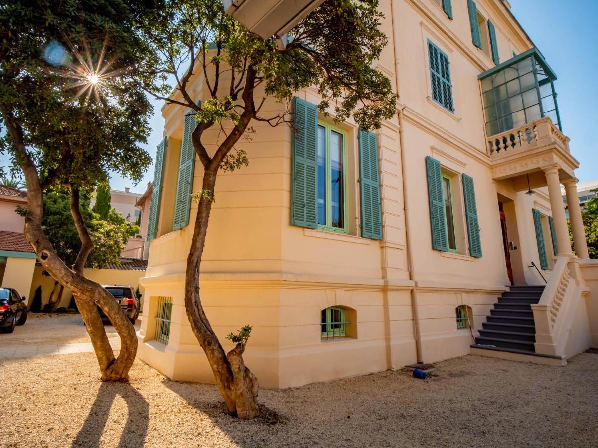 Banana'S Camp Hostel Cannes Exterior photo