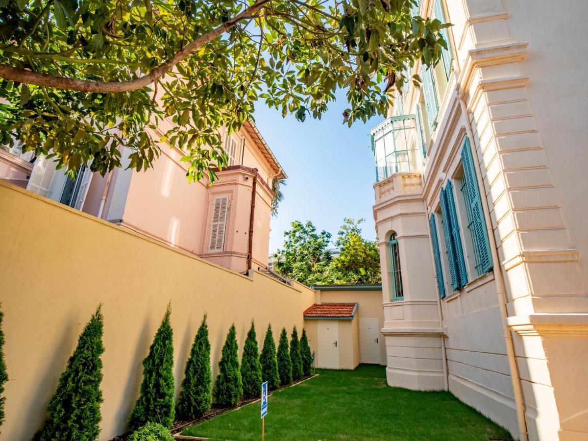 Banana'S Camp Hostel Cannes Exterior photo