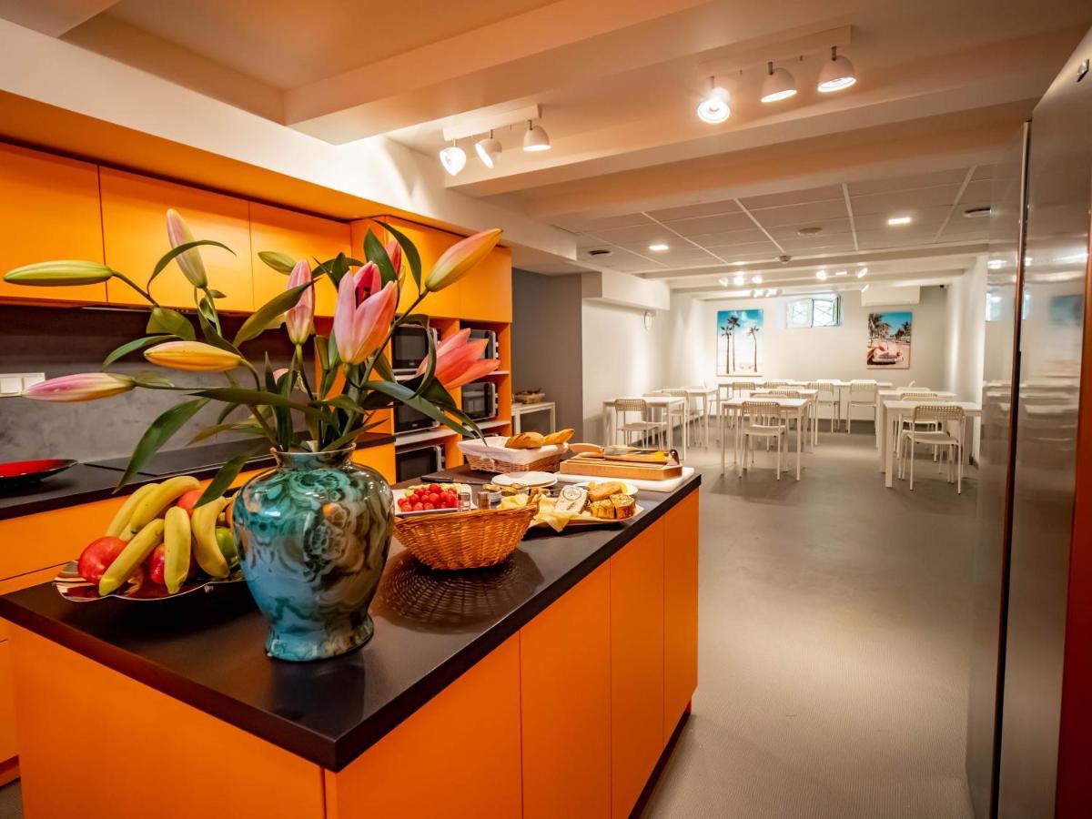 Banana'S Camp Hostel Cannes Exterior photo