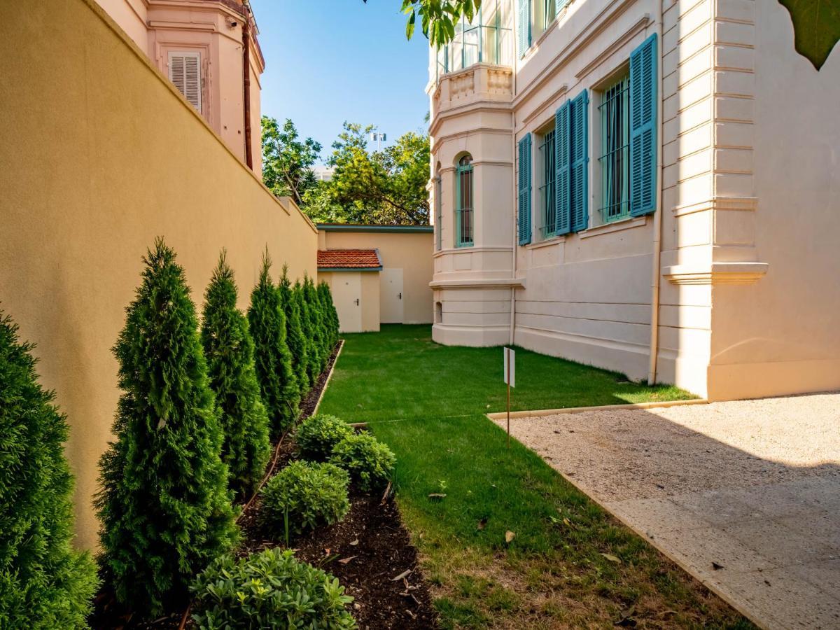 Banana'S Camp Hostel Cannes Exterior photo