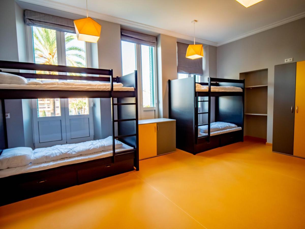 Banana'S Camp Hostel Cannes Exterior photo