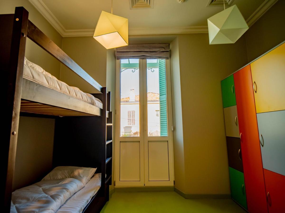 Banana'S Camp Hostel Cannes Exterior photo