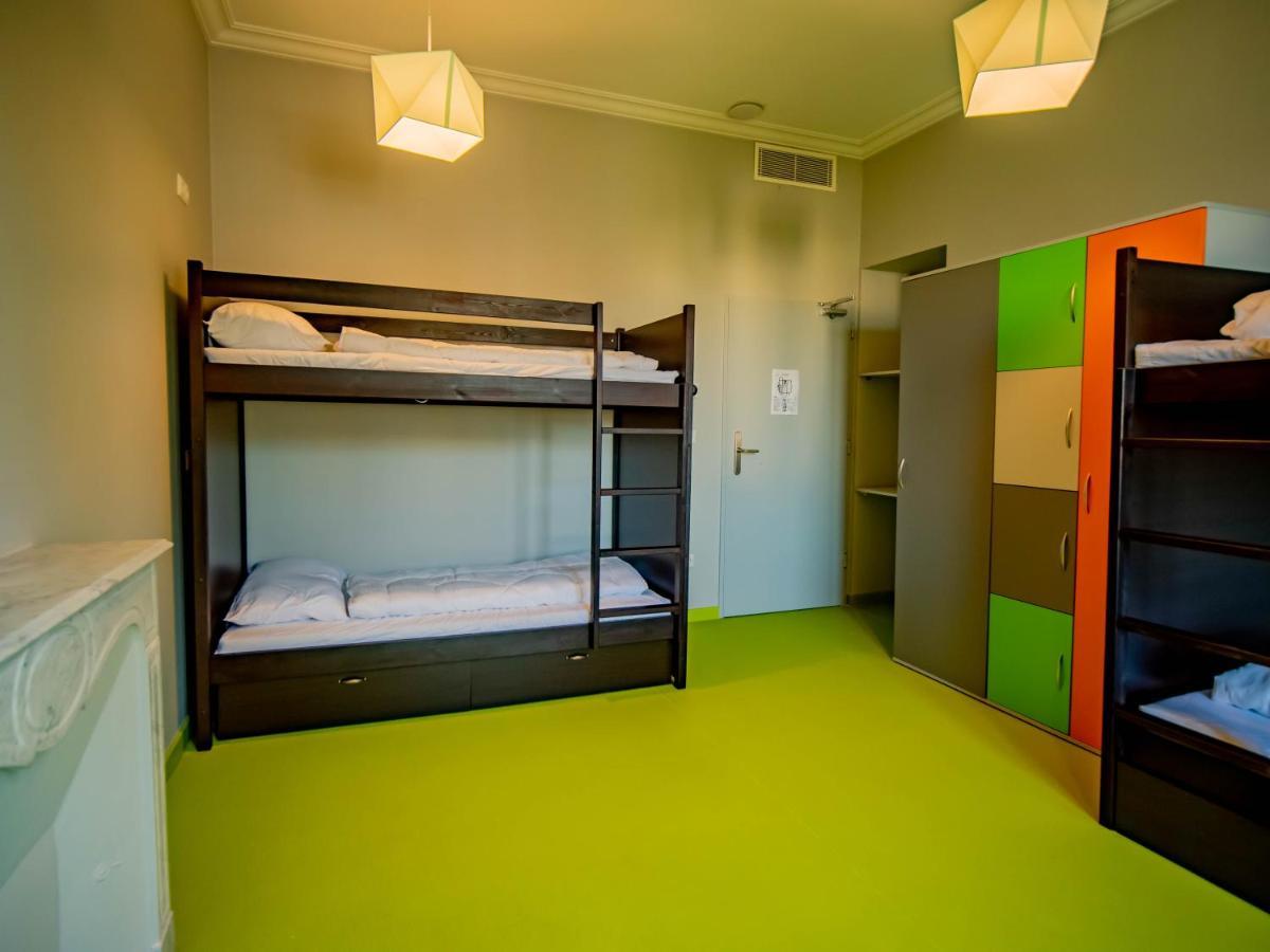 Banana'S Camp Hostel Cannes Exterior photo